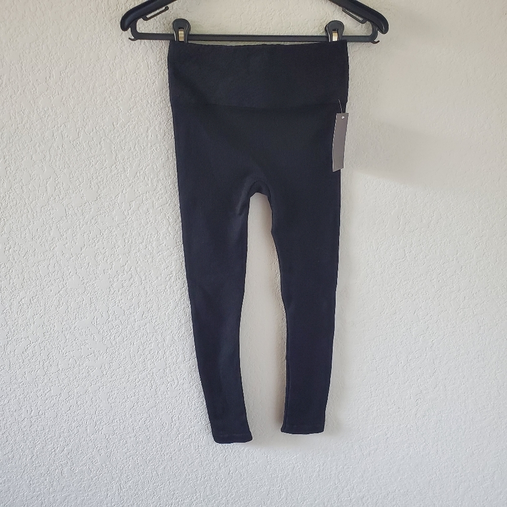 NUX textured capri leggings NWT